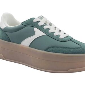 Women’s platform shoes